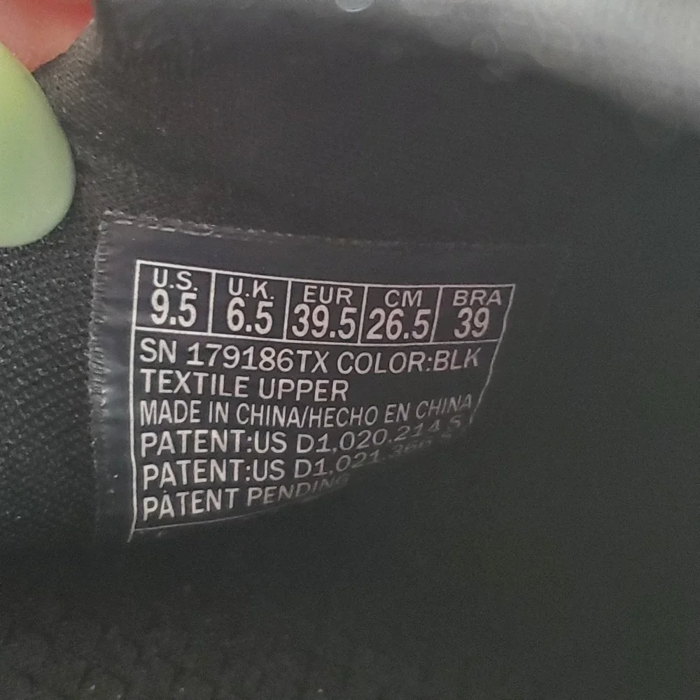 Skechers new without